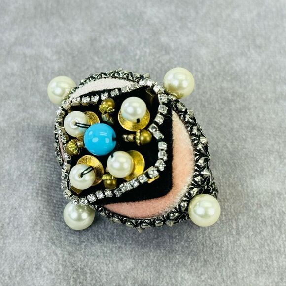 GUCCI Velvet & Faux Pearl Double Finger Cocktail Ring - Picture 6 of 11